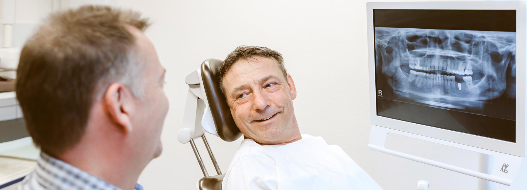 Zahnarzt-Wanderup-Flensburg-Zahnimplantat